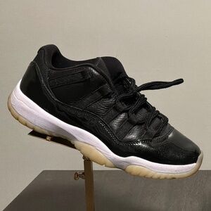 Black & White Nike Jordan